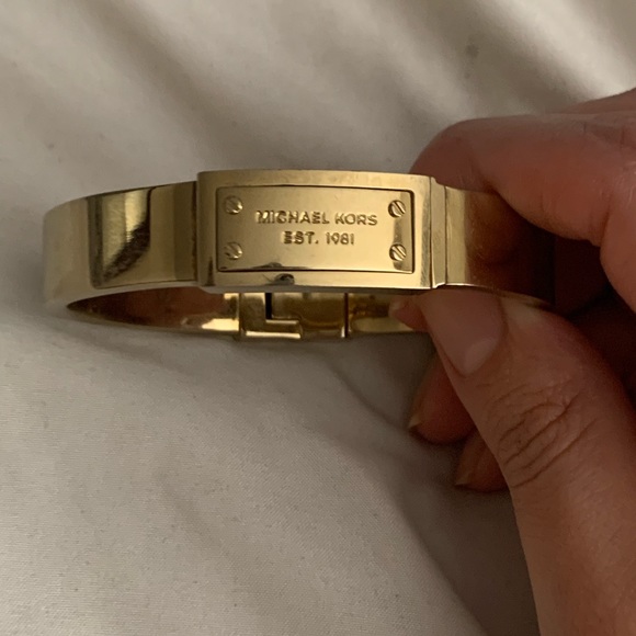 Michael kors bangle. Very good condition.Authentic - Picture 4 of 4
